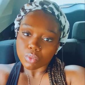 Meet your Posher, Lynn